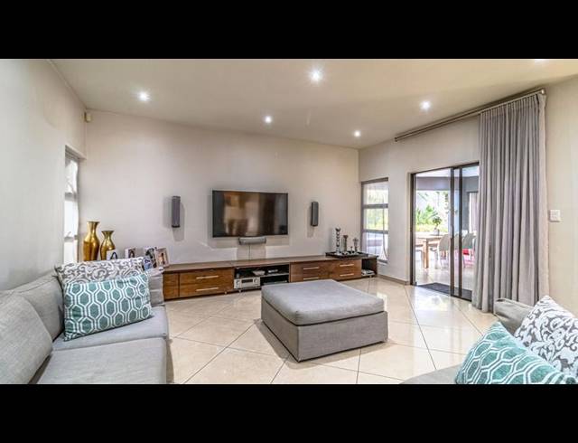 4 BEDROOM HOUSE FOR SALE IN DOWERGLEN EXT 5
